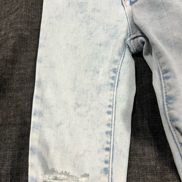 4 pairs of little girls size 5 skinny jeggings. All in near perfect condition. - Picture 7 of 14